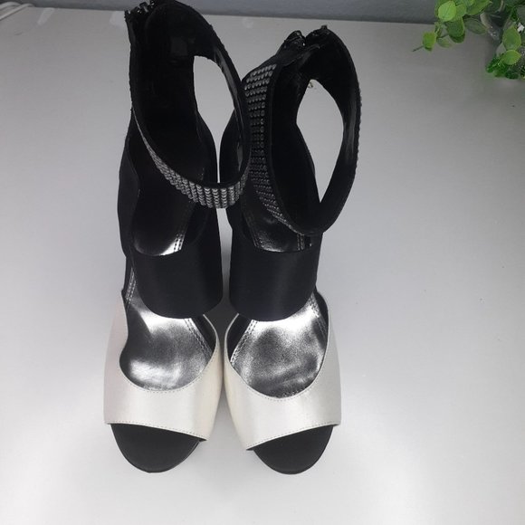 - Platform heels - Picture 2 of 12